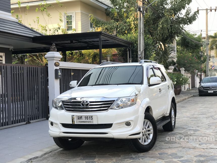 Toyota Fortuner 2012 V 2.7 In กรุงเทพและปริมณฑล Automatic Suv สีขาว For 