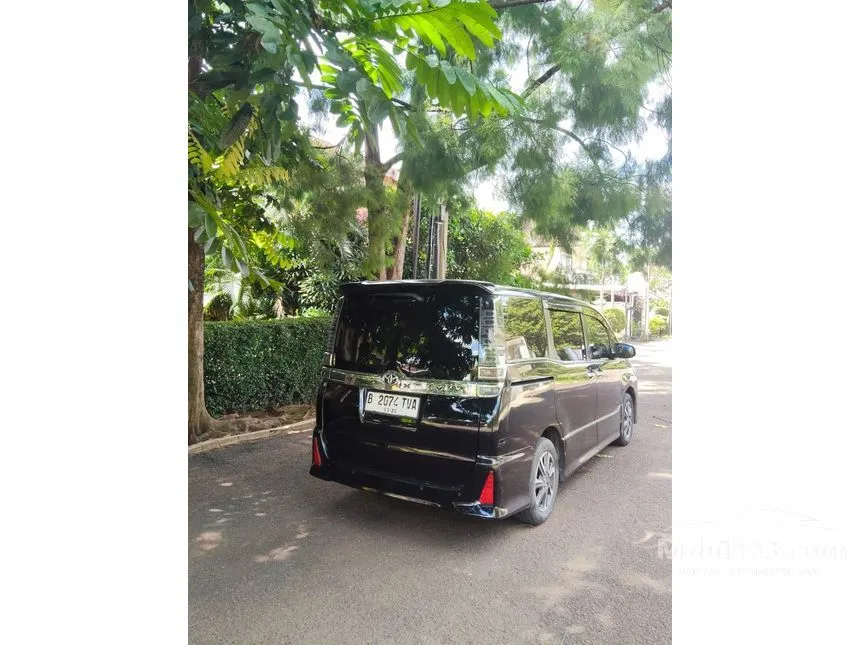 2018 Toyota Voxy MPV