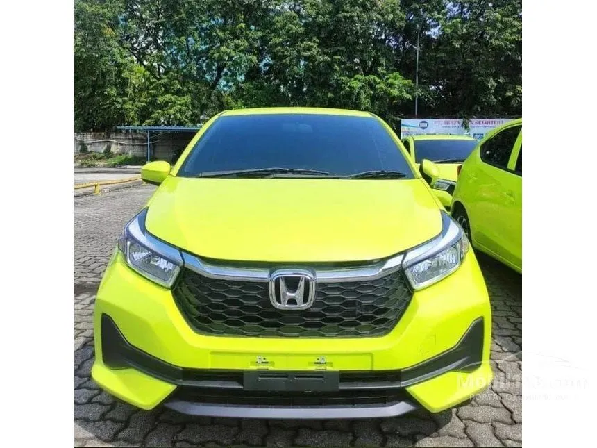 Jual Mobil Honda Brio 2024 E Satya 1.2 di Jawa Timur Automatic Hatchback Kuning Rp 197.300.000