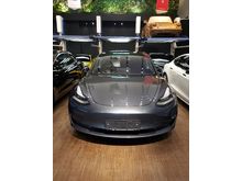 2020 Tesla Model 3 Standard Range Plus Silver on Black