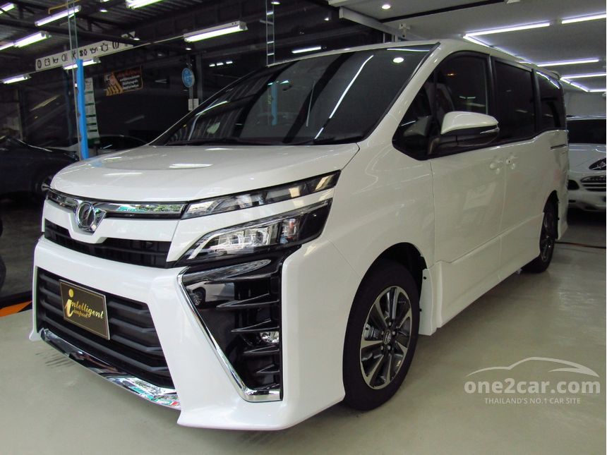 Toyota voxy hybrid 2018