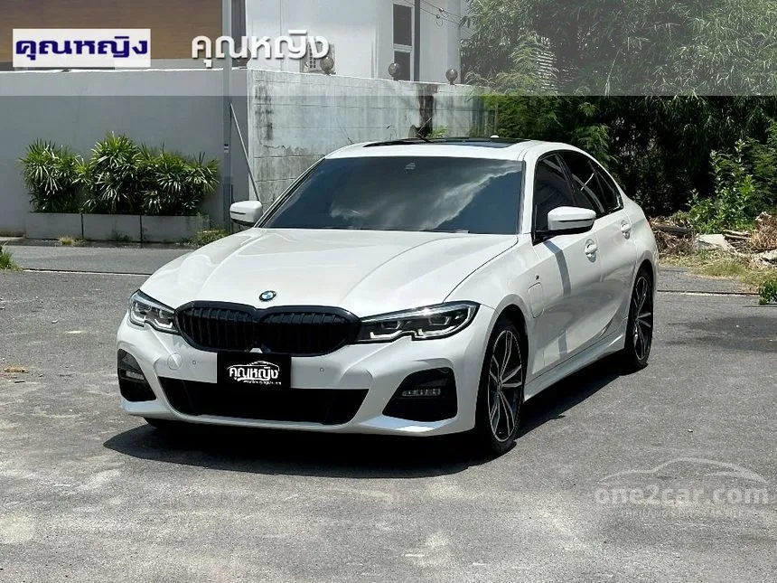 2020 BMW 330e M Sport Sedan