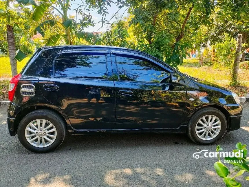 2013 Toyota Etios Valco G Hatchback