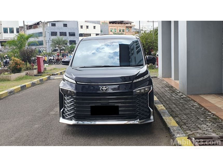 Jual Mobil Toyota Voxy 2023 (Premium Color) 2.0 di DKI Jakarta ...