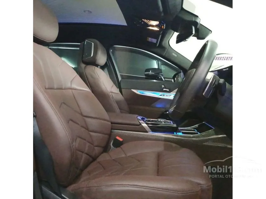 2023 BMW 735i M Sport Sedan