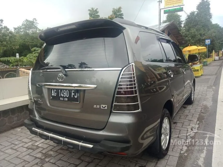 2010 Toyota Kijang Innova V MPV