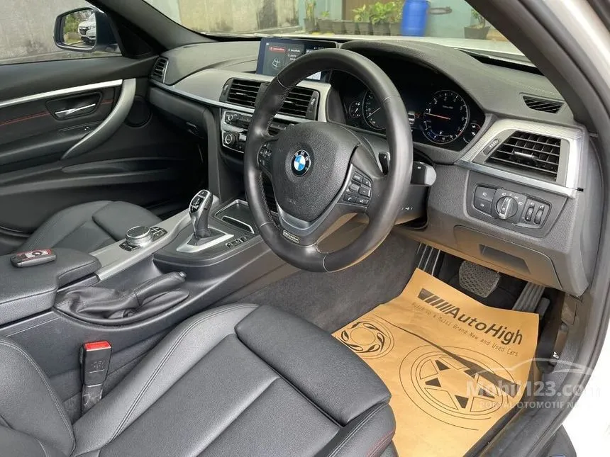 2019 BMW 320i Sport Shadow Edition Sedan