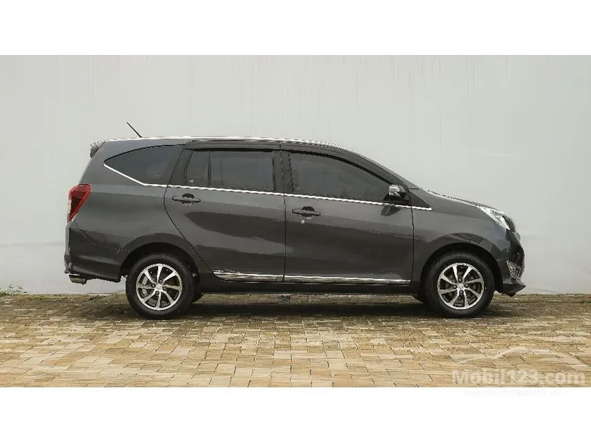 2018 Daihatsu Sigra R Deluxe MPV