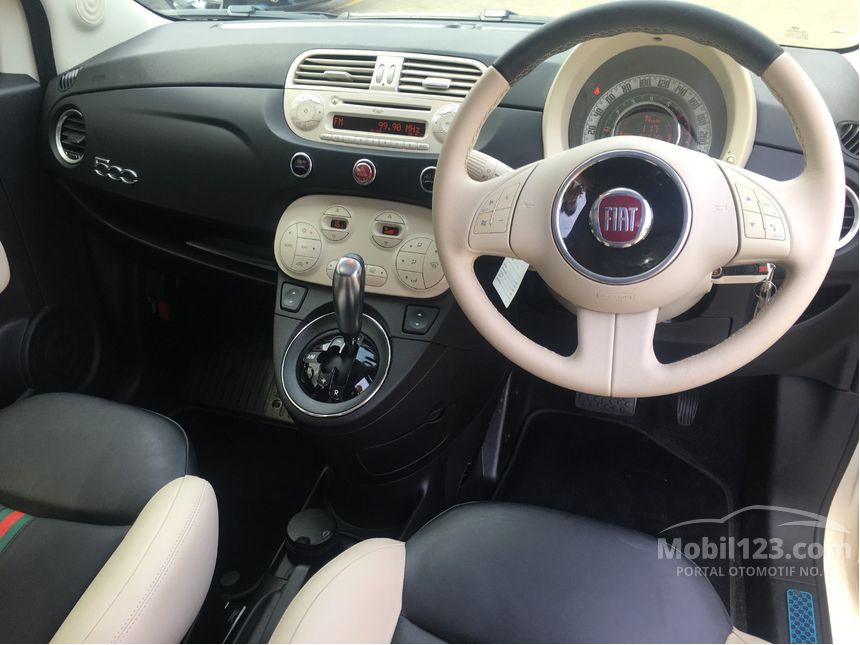 2013 Fiat 500 Lounge Hatchback