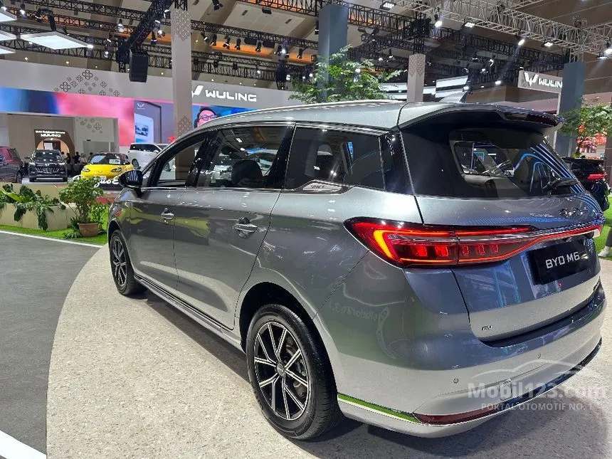 2025 BYD M6 Superior 7 Seater MPV