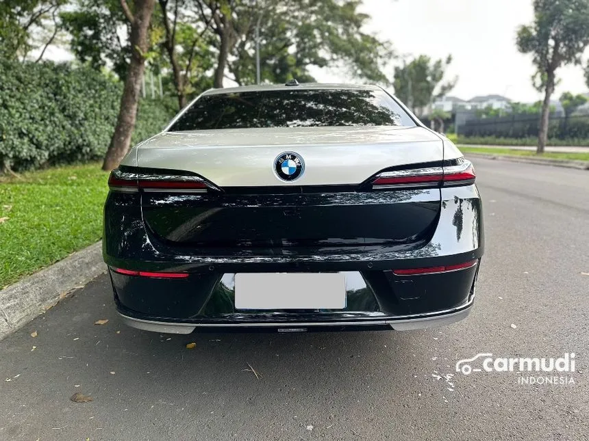 2024 BMW i7 xDrive60 Gran Lusso Sedan
