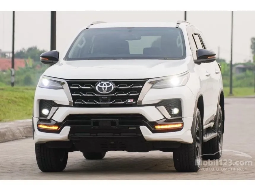 2023 Toyota Fortuner GR Sport 4X2 SUV