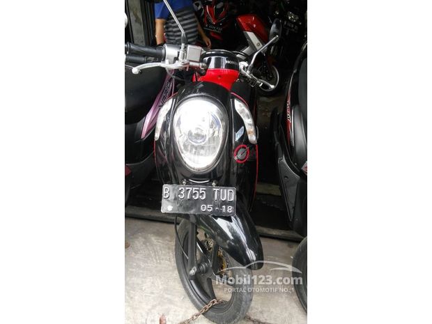  Honda  Scoopy Motor  bekas dijual di Dki jakarta Indonesia  