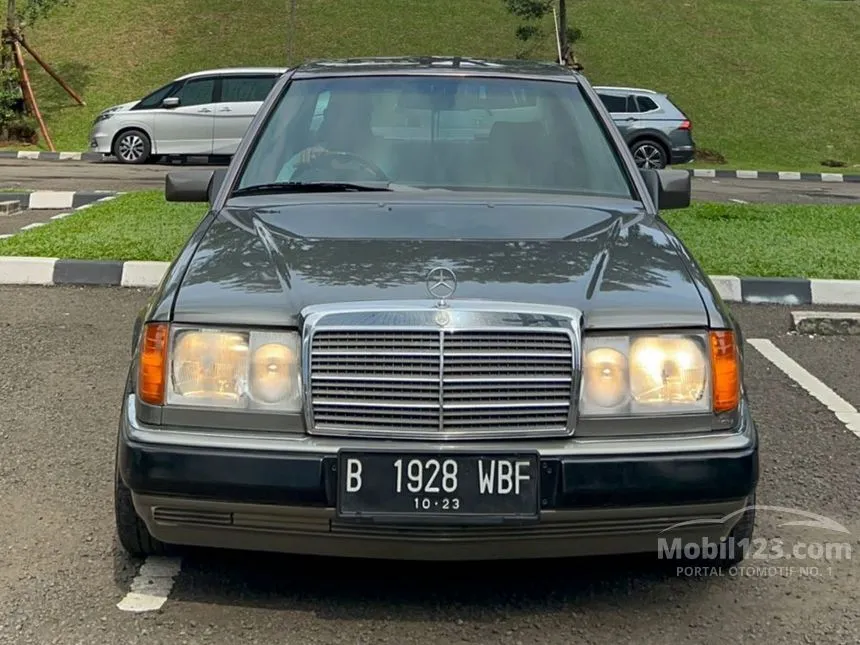 1991 Mercedes-Benz 300E W124 Sedan