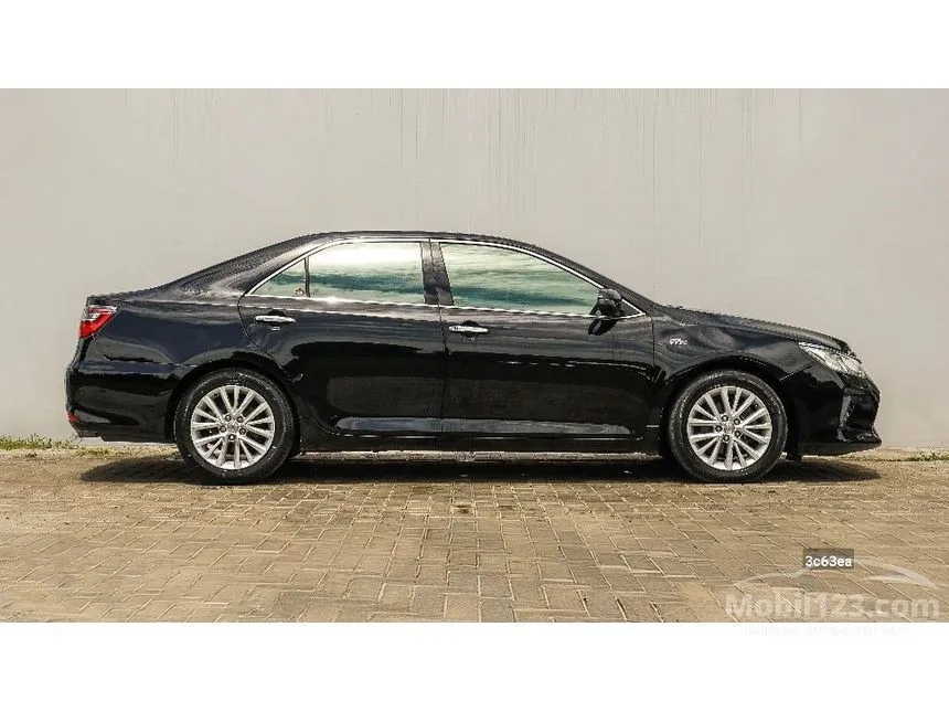 2017 Toyota Camry V Sedan