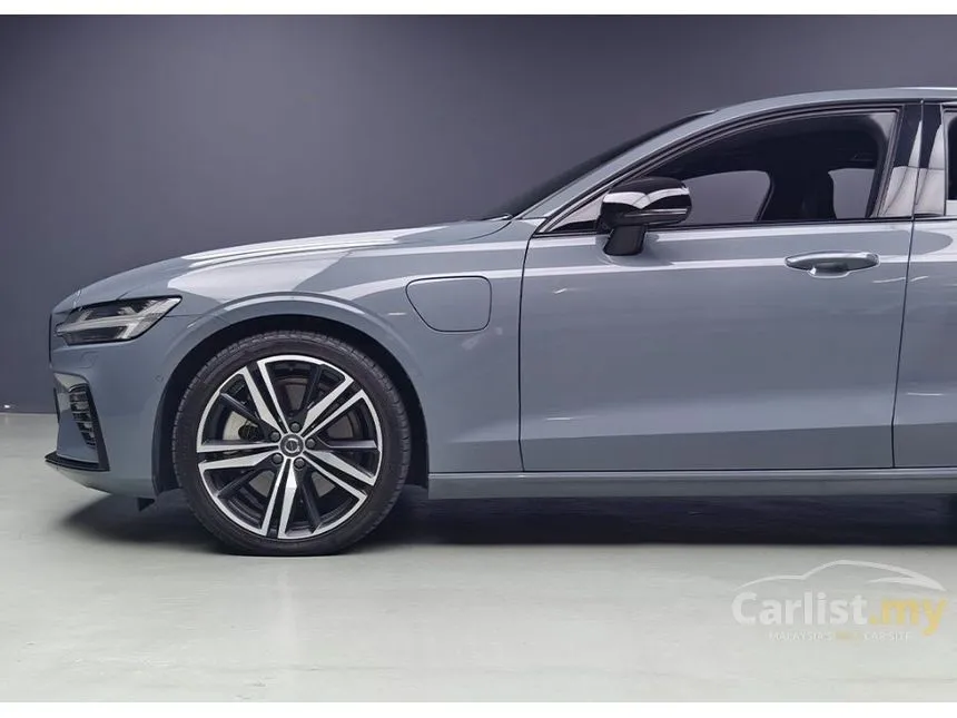 2020 Volvo S60 Recharge T8 R-Design Sedan