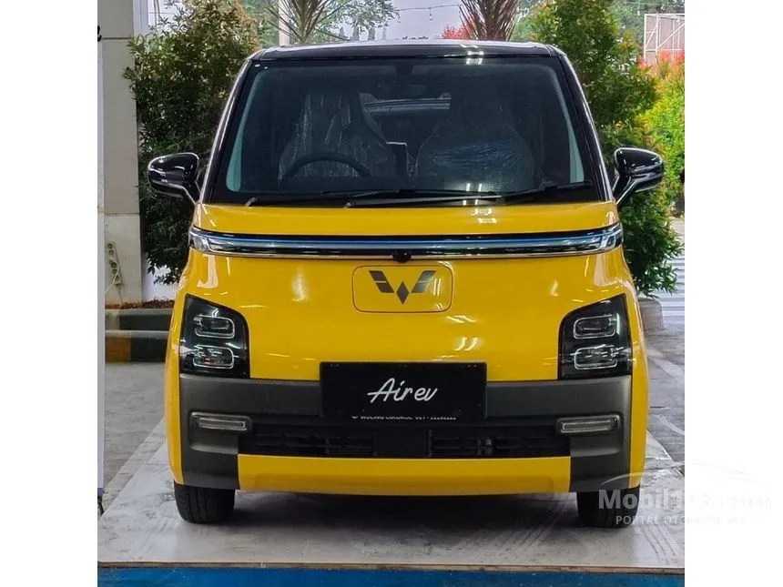 Jual Mobil Wuling EV 2023 Air ev Charging Pile Long Range di Banten Automatic Hatchback Kuning Rp 243.500.000