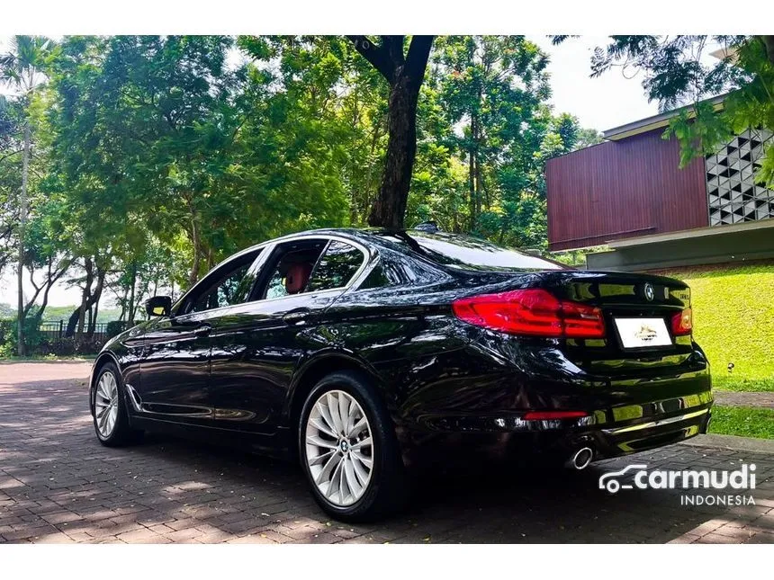 2018 BMW 530i Luxury Sedan