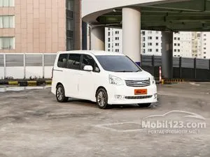 2013 Toyota NAV1 2.0 V MPV