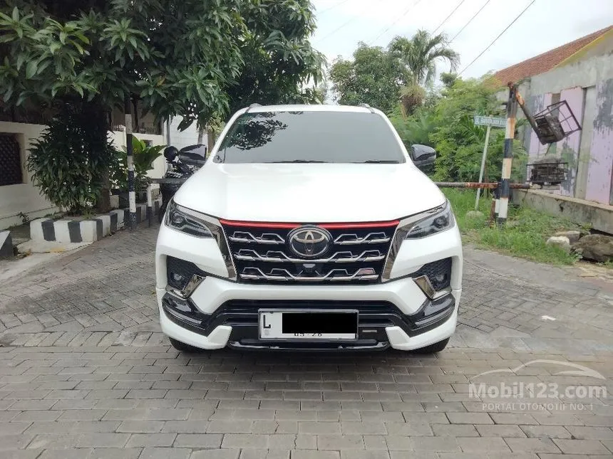 Jual Mobil Toyota Fortuner 2021 TRD 2.4 di Jawa Timur Automatic SUV Putih Rp 468.000.000