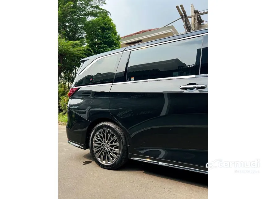 2024 Lexus LM 350h 7 Seater MPV