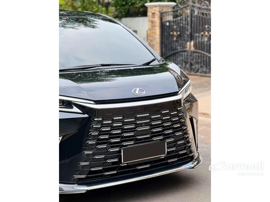 2024 Lexus LM 350h 7 Seater MPV