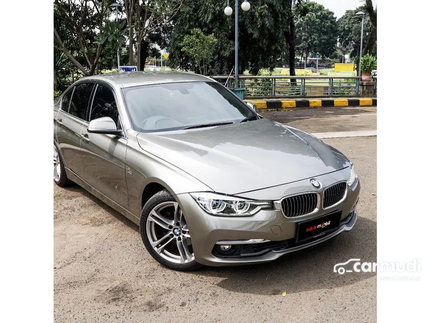 2018 BMW 320i Luxury Sedan