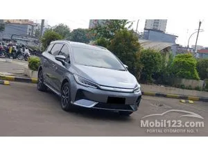 2025 BYD M6 Superior Captain 6 Seater MPV