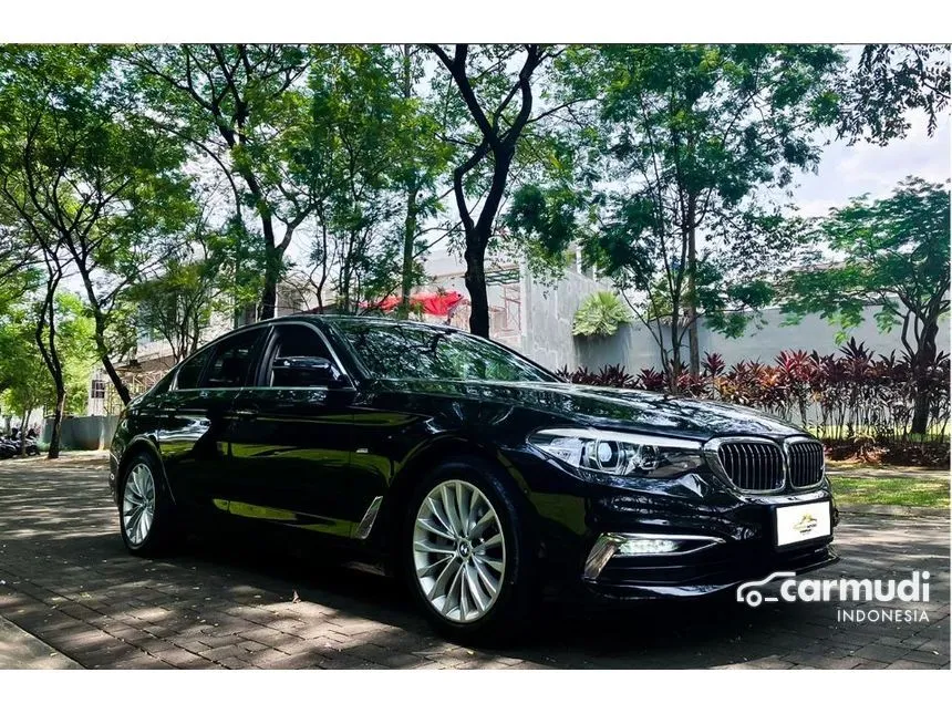 2018 BMW 530i Luxury Sedan