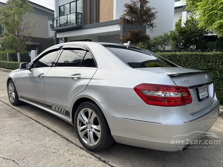 2011 Mercedes-Benz E200 Avantgarde CGI BlueEFFICIENCY Sedan