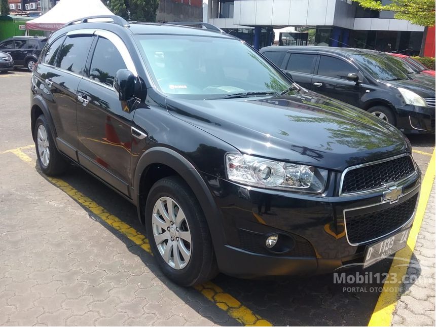  Jual  Mobil  Chevrolet Captiva 2012 C140 2 4 di Jawa  Barat  