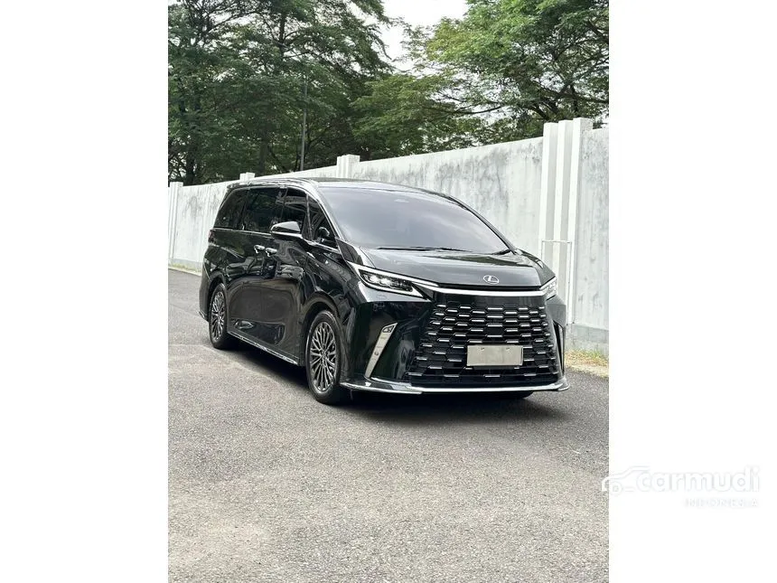 2024 Lexus LM 350h 7 Seater MPV
