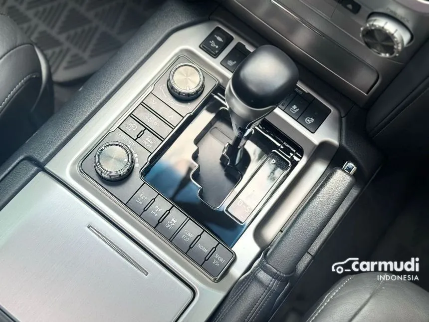 2019 Toyota Land Cruiser 200 VX-R SUV