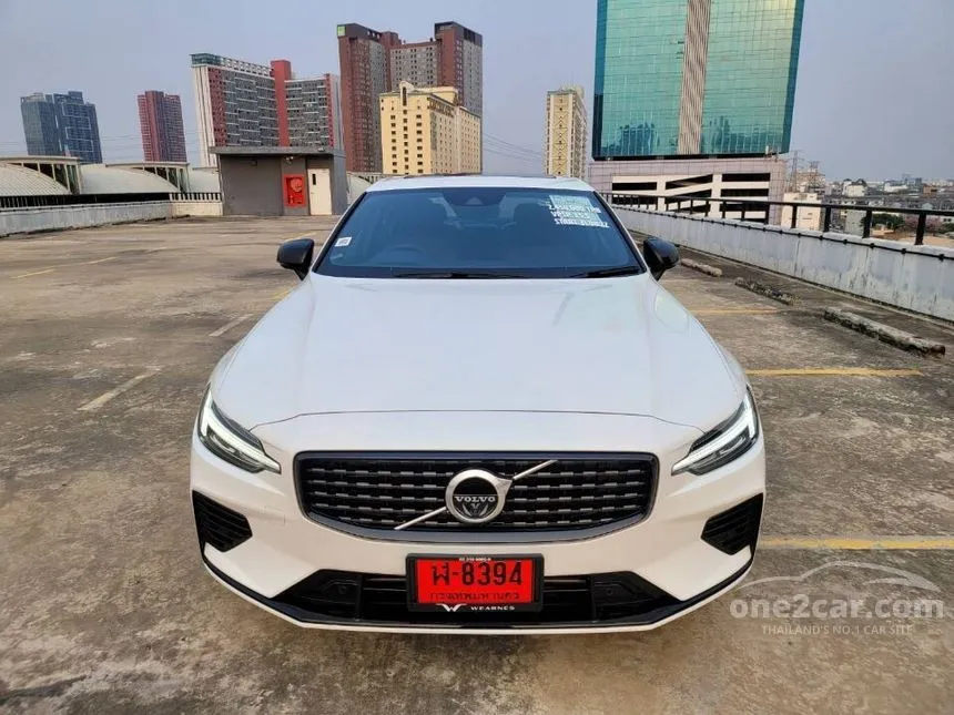 2022 Volvo S60 Recharge T8 R-Design Sedan