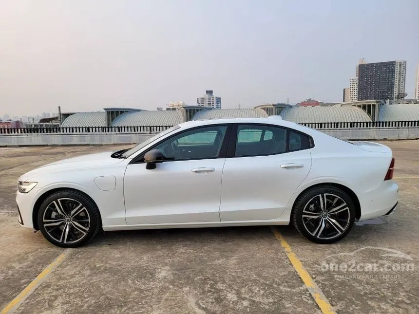 2022 Volvo S60 Recharge T8 R-Design Sedan
