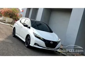 2023 Nissan Leaf (2 Tone) Hatchback