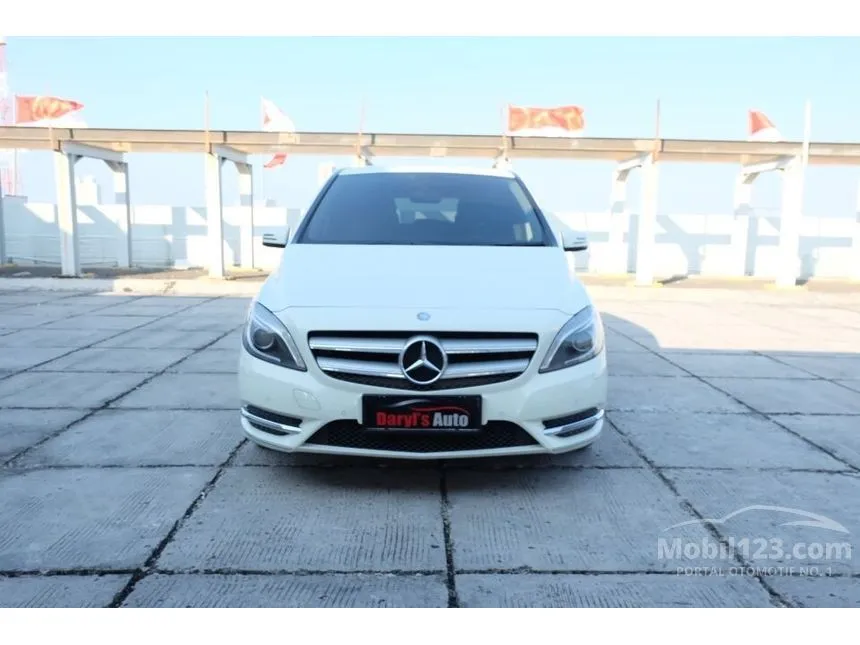 2014 Mercedes-Benz B200 Sport Hatchback