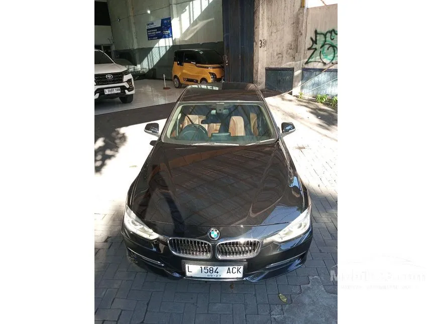 2013 BMW 320i Luxury Sedan