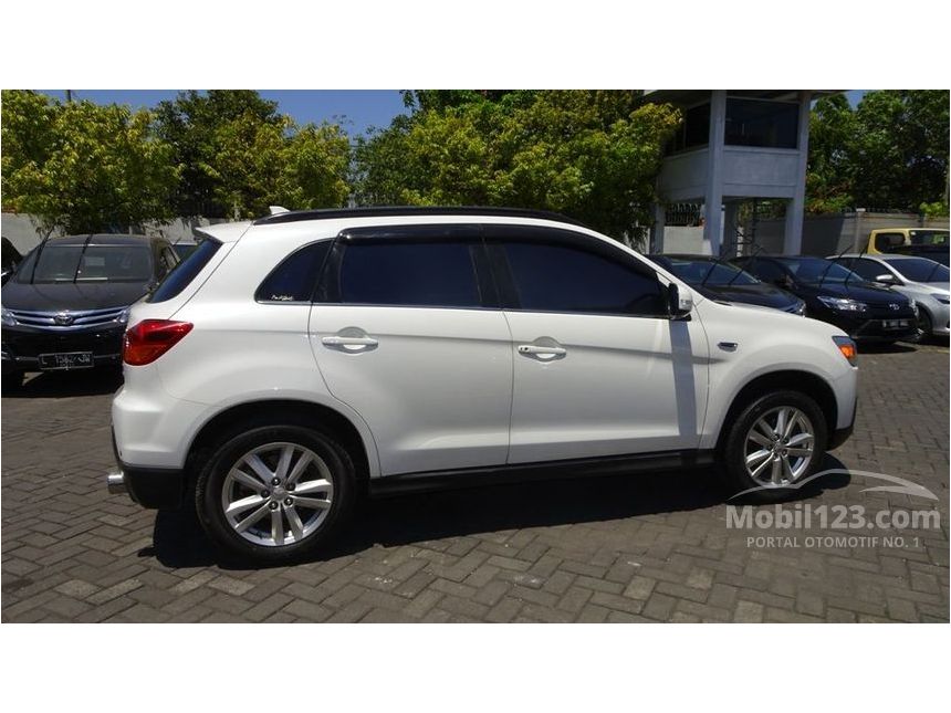 Jual Mobil  Mitsubishi Outlander  Sport  2013 PX 2 0 di Jawa 