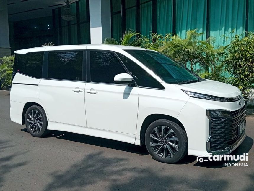 Toyota Voxy 2023 (Premium Color) 2.0 in DKI Jakarta Automatic MPV White ...