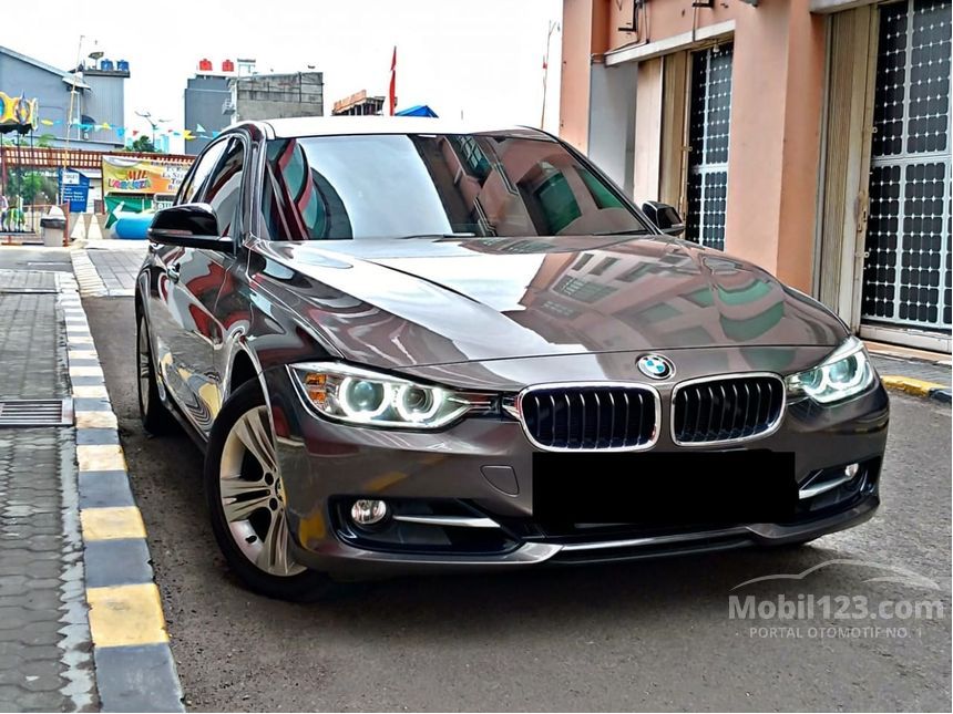 Jual Mobil  BMW  320i  2012 Luxury  2 0 di Sulawesi Selatan 