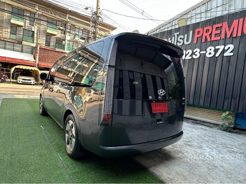 2022 Hyundai Staria SEL Van