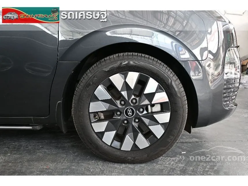 2021 Hyundai Staria SEL Van