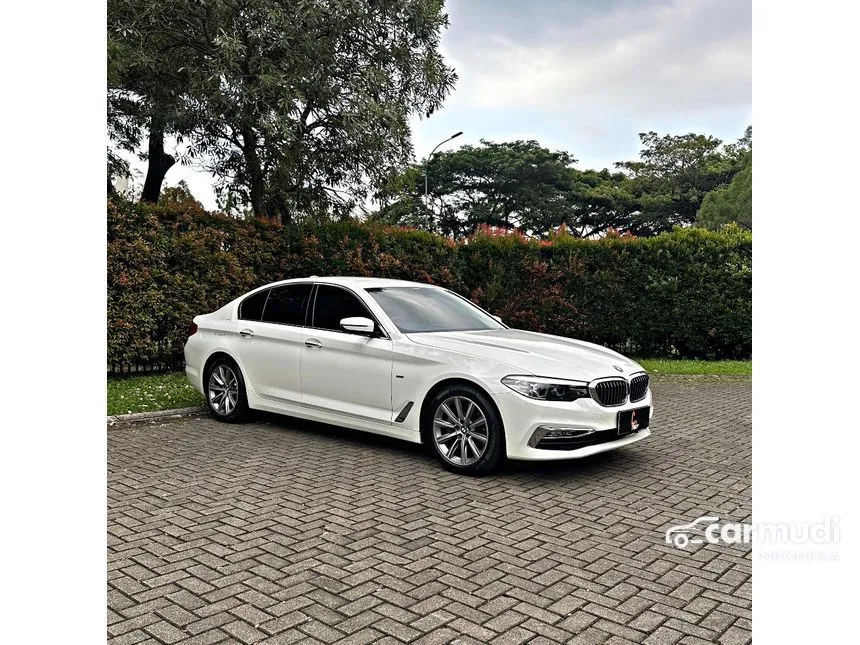2018 BMW 530i Luxury Sedan