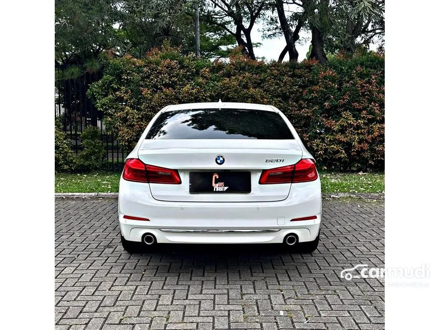 2018 BMW 530i Luxury Sedan