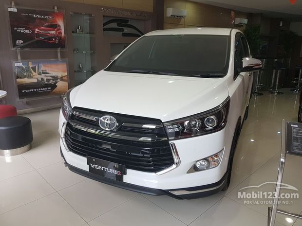 Toyota Innova Venturer Mobil Bekas Baru dijual di 