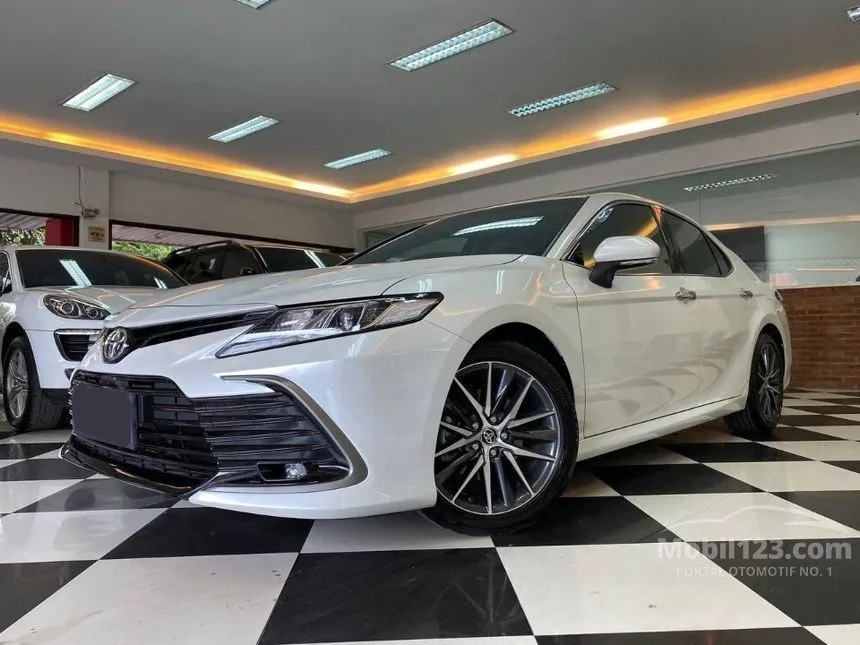 Jual Mobil Toyota Camry 2023 V 2.5 di DKI Jakarta Automatic Sedan Putih Rp 615.000.000