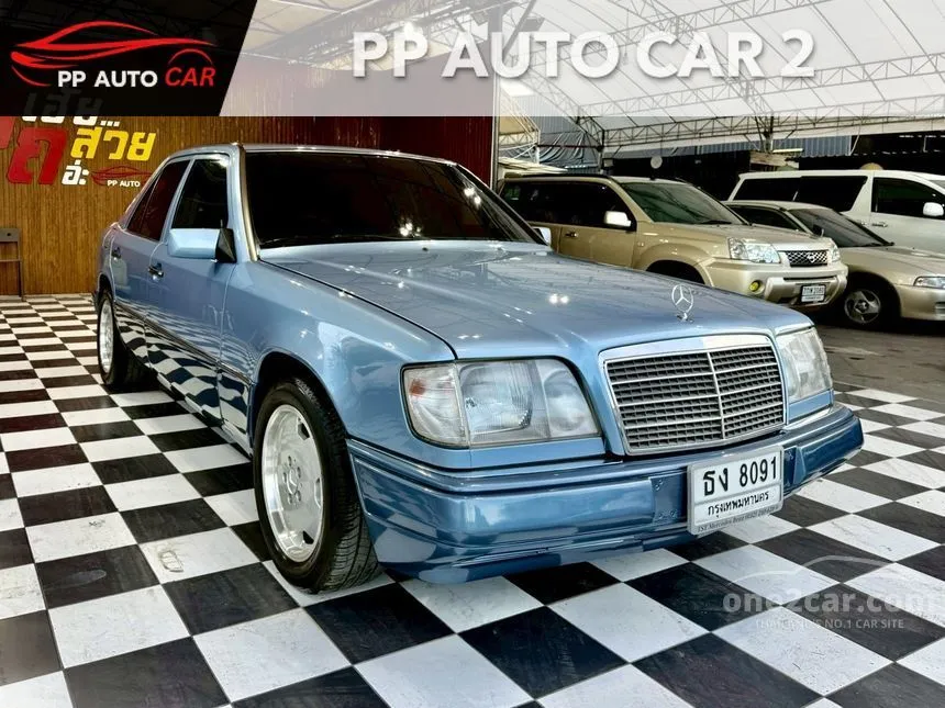 1993 Mercedes-Benz E220 Sedan
