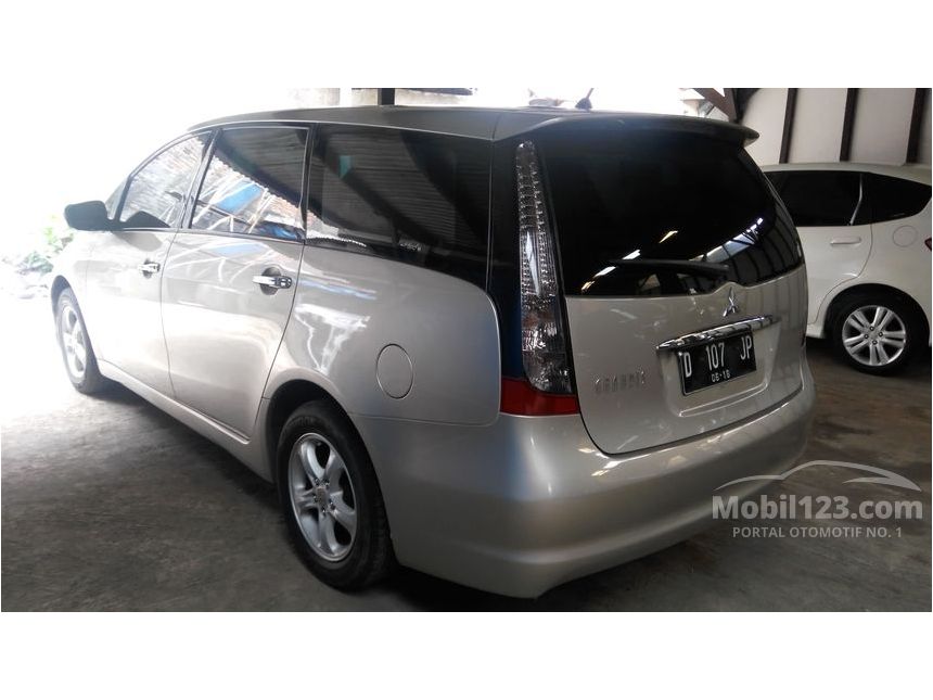 Jual Mobil Mitsubishi Grandis 2005 NA 2.4 di Jawa Barat Jual Mobil Mitsubishi Grandis 2005 NA 2.4 di Jawa Barat