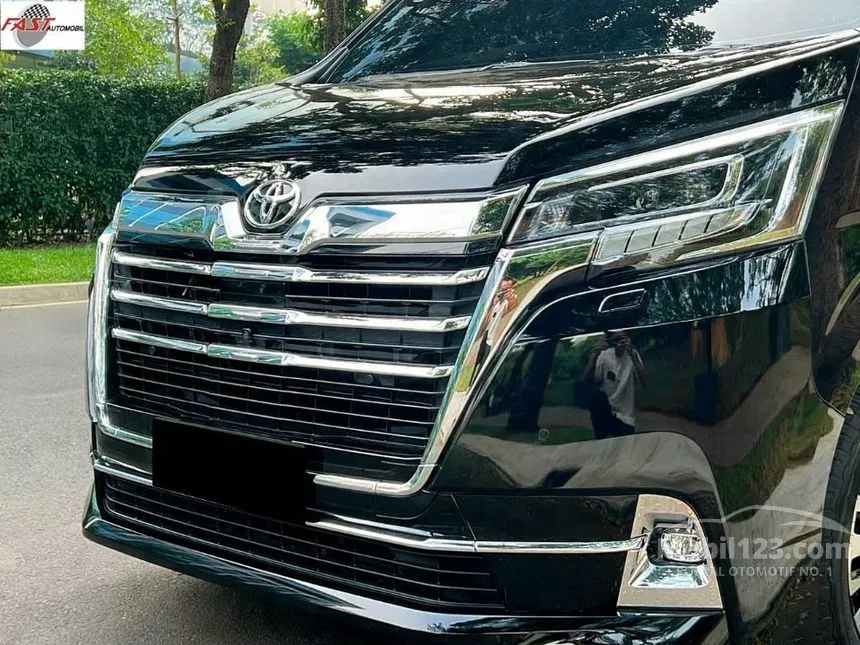 2023 Toyota GranAce Premium MPV